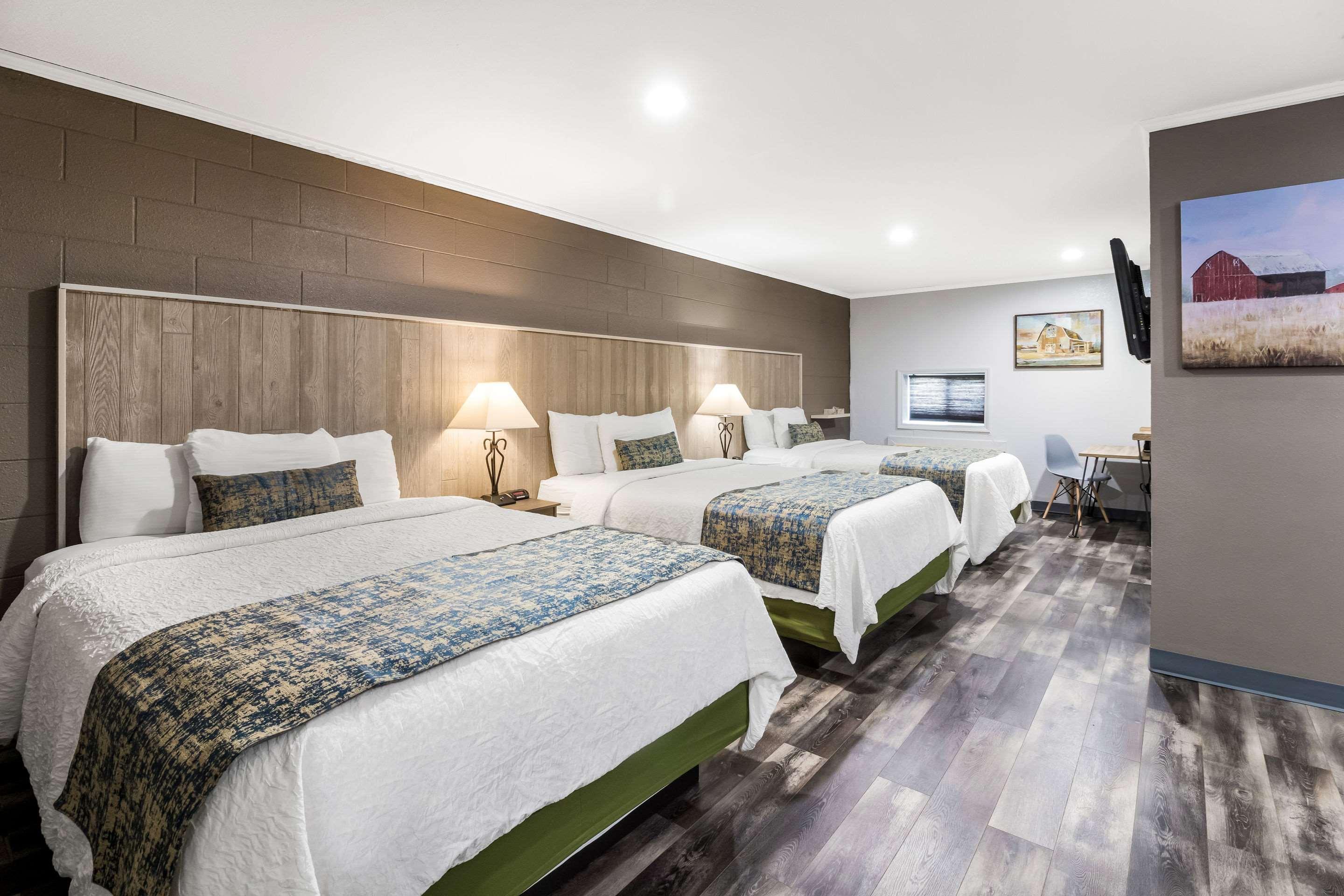Rodeway Inn Cadiz Buitenkant foto