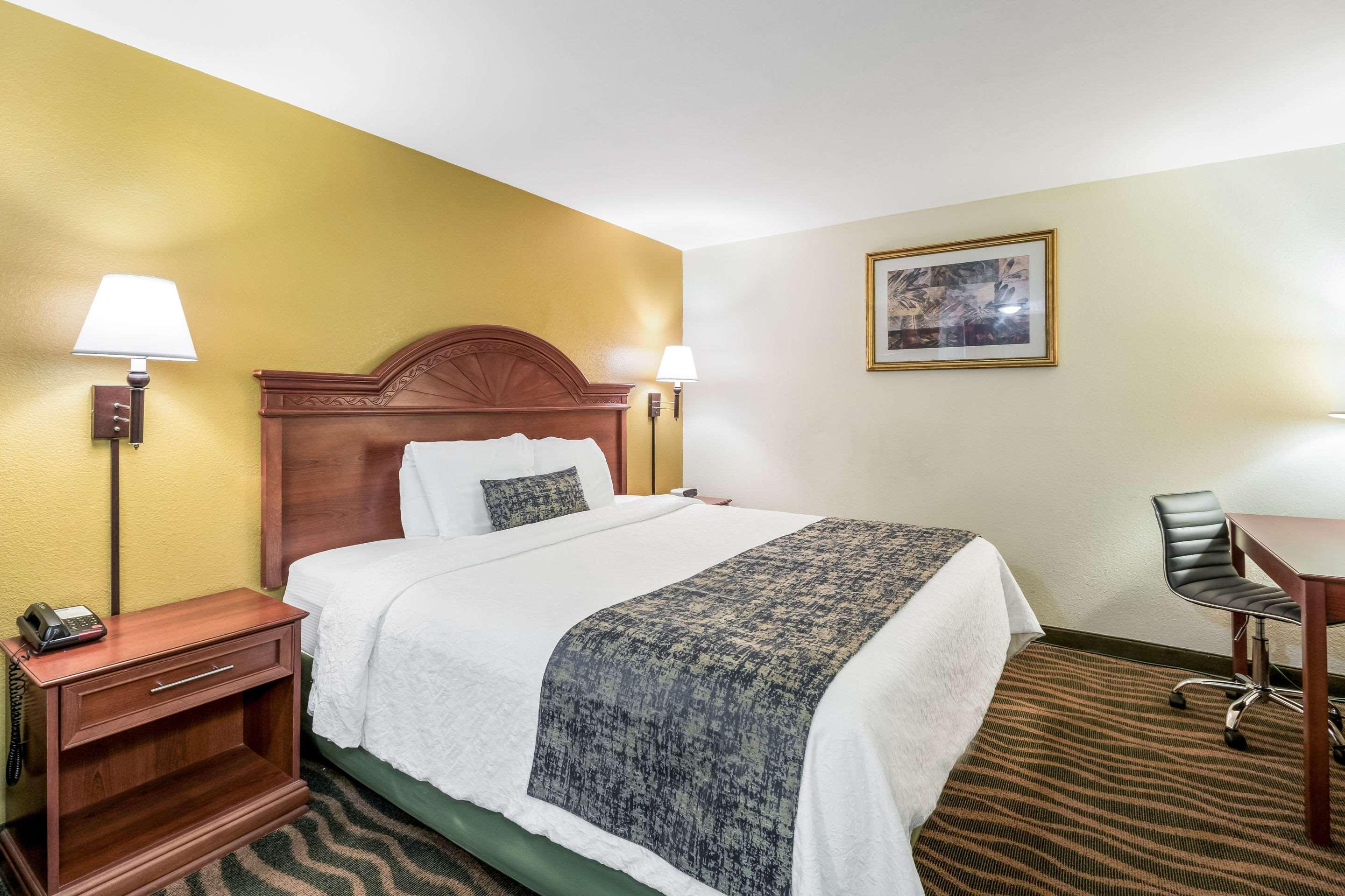 Rodeway Inn Cadiz Buitenkant foto